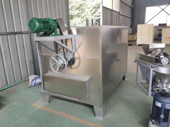 नाइजीरिया में मूंगफली भूनने और छीलने की मशीन