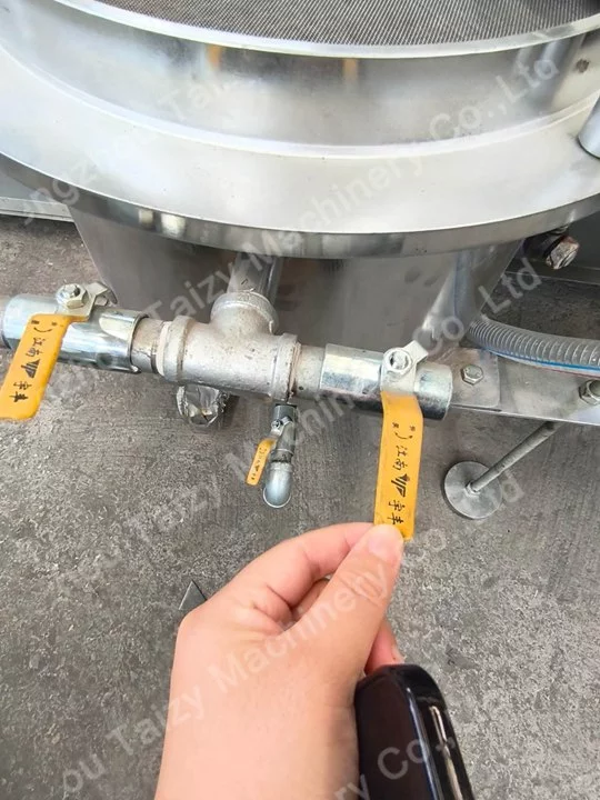 Filter drum outlet valve