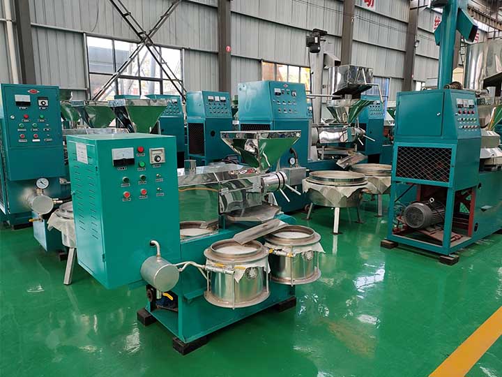 Screw oil expeller