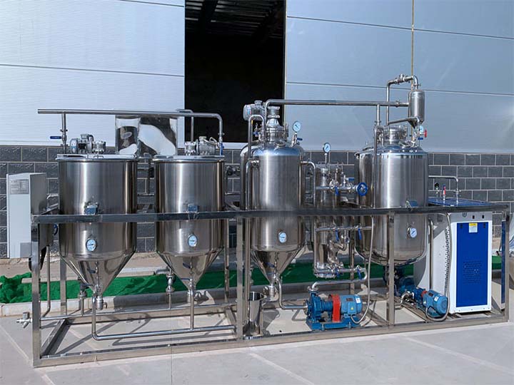 Cooking oil refining machine