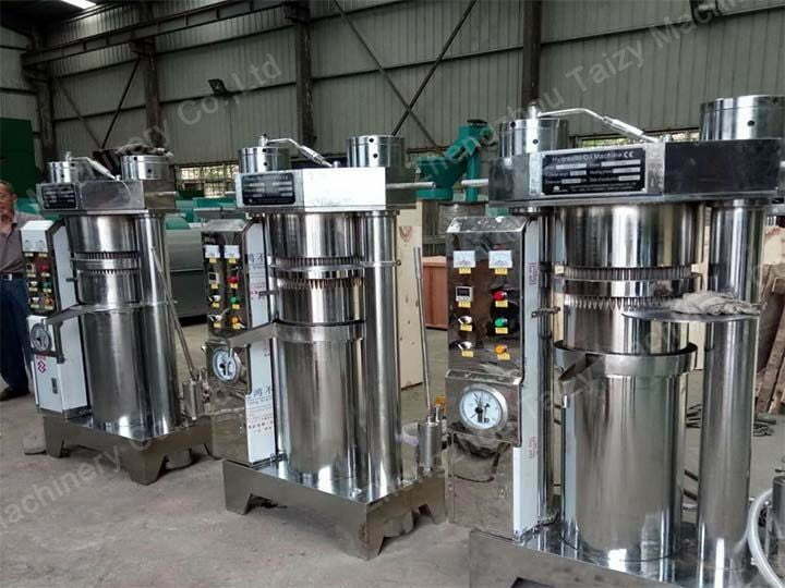 Avocado oil making machines in factory