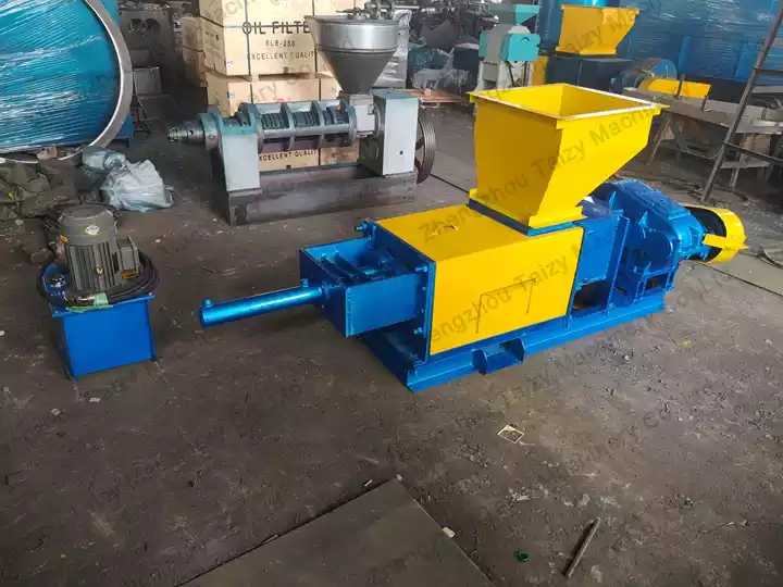 Industrial palm pulp oil squeezing machine