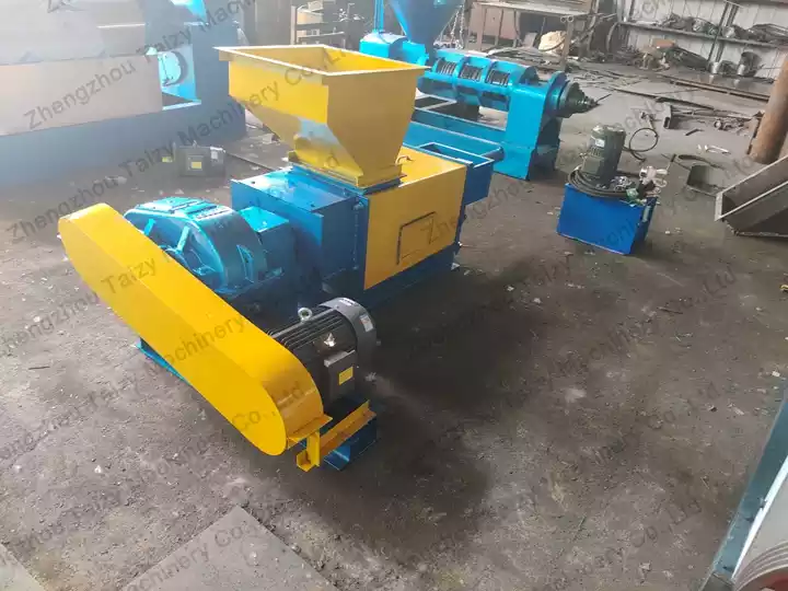 Palm fruit oil press machine for pará brazil palm plantation