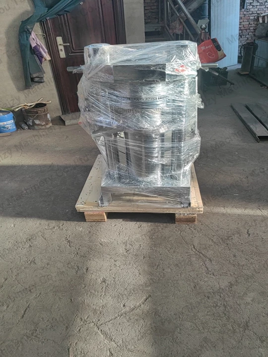 Hydraulic oil press for shipping