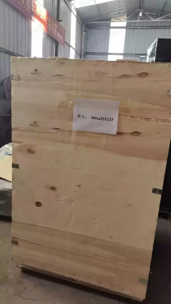 Packing the hydraulic oil press