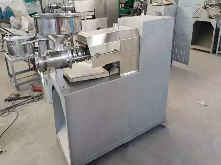Screw oil press machine