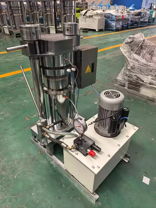How A Congo Customer Expanded Peanut Processing With A Hydraulic Oil Press? 8 Cold press hydraulic oil expeller congo palm oil processing