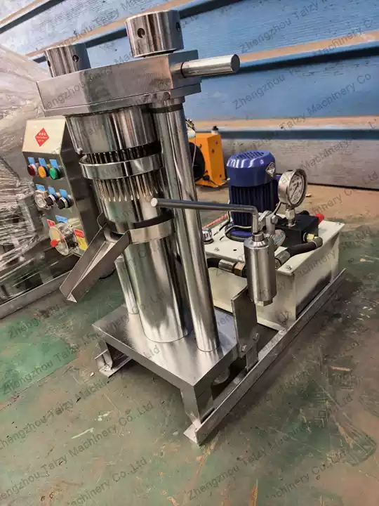 Why Did A Colombian Customer Choose Our Hydraulic Oil Press? 3 Hydraulic cold oil press