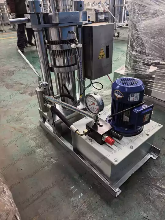 Why Did A Colombian Customer Choose Our Hydraulic Oil Press? 7 Hydraulic oil extraction machine